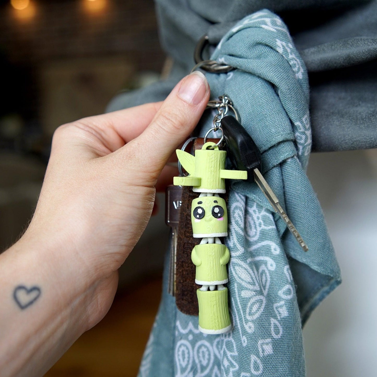 Bamboo Buddies – Magnetic Hand-Holding Toy Pair